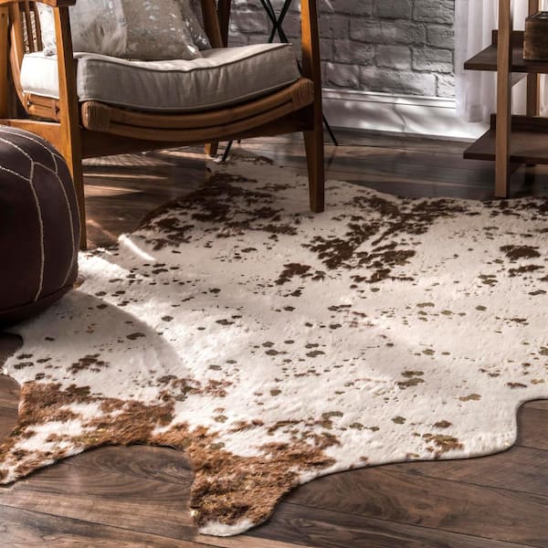 nuLOOM Tinley Spotted Faux Cowhide Gray 4 x 5 Shaped Rug BIBR02A