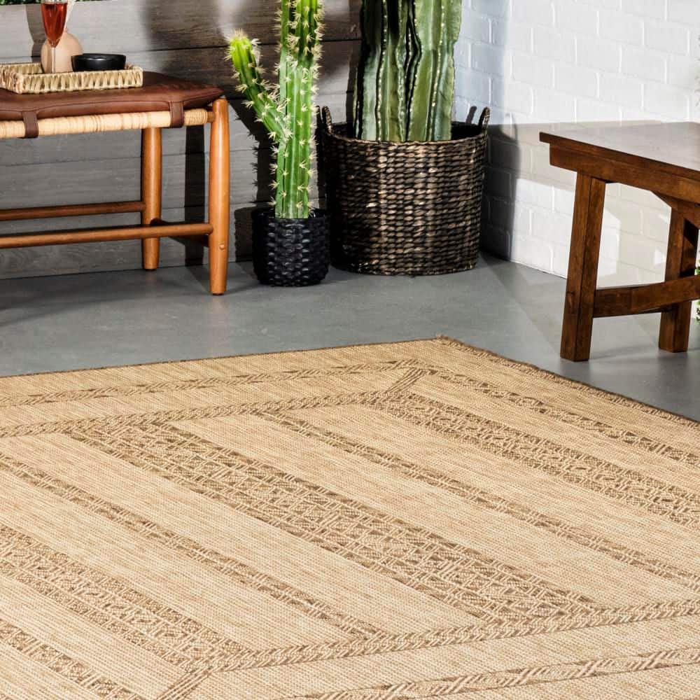 Beige Geometric Patterned Indoor/Outdoor Area Rug 6'7" x 9'