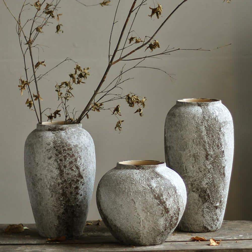 11. 8in，Tall terracotta ceramic floor vase with a rustic
