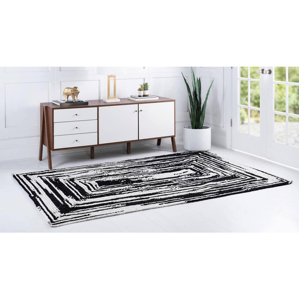 Handmade Black and White Braided Cotton Rectangular Area Rug 8' x 10'