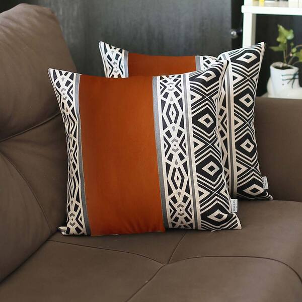 https://images.thdstatic.com/productImages/0ad439c3-373c-412e-8375-fc610ac5c3a5/svn/mike-co-new-york-throw-pillows-50-set-931-4695-7172-64_600.jpg