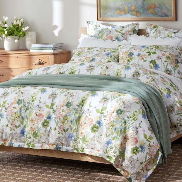 Legends Hotel Tania Floral Wrinkle-Free Sateen Comforter