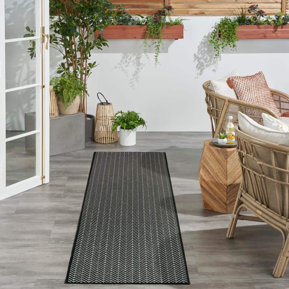 Black and White Geometric Synthetic Indoor/Outdoor Runner Rug