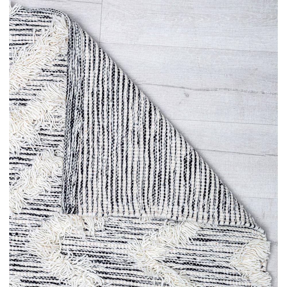Gray Diamond Handwoven Wool 5' x 7' Area Rug