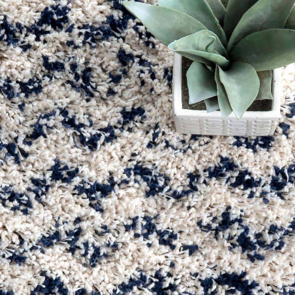 Navy Spot Chevron 4' x 6' Washable Shag Area Rug