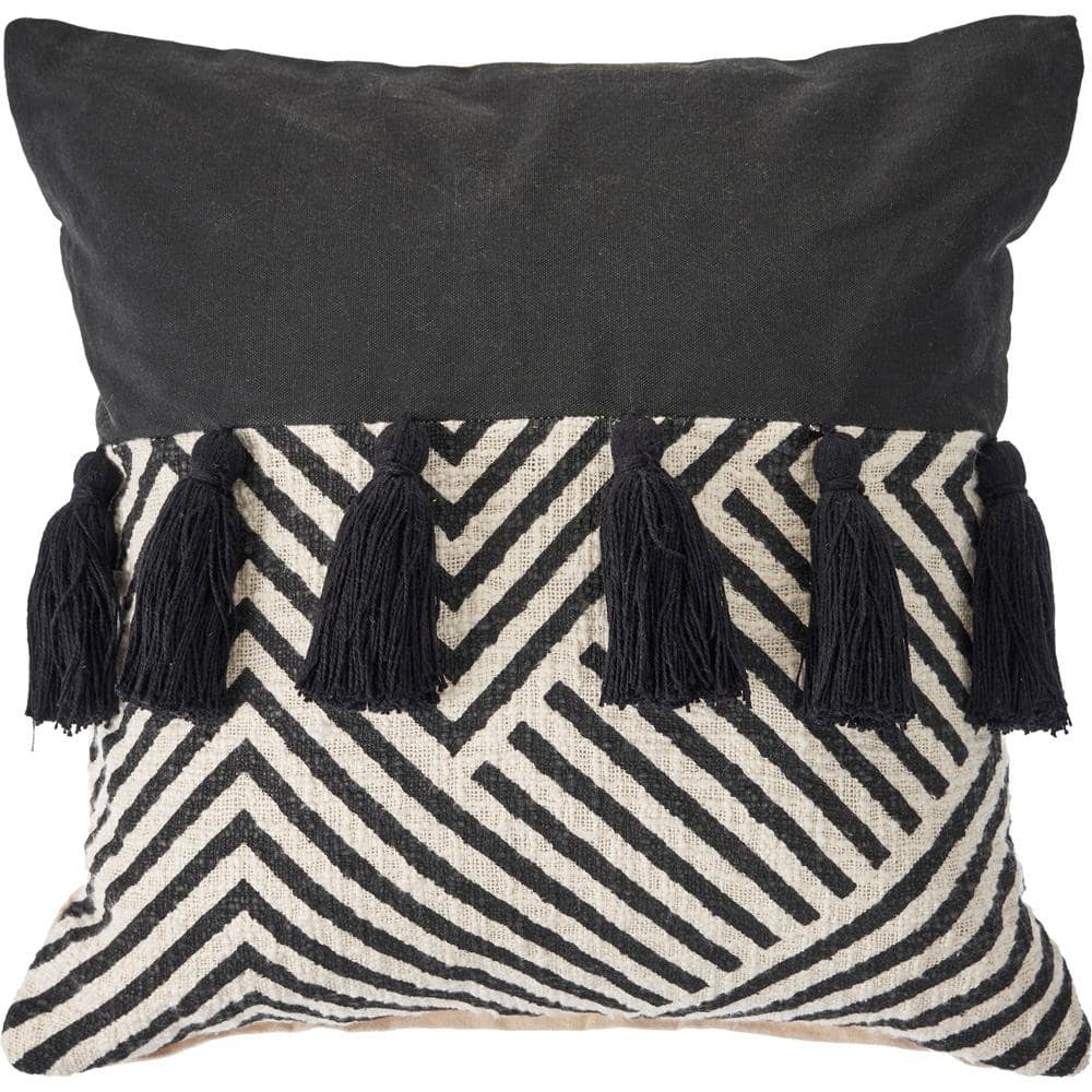 Trendy Black / White 20 in. x 20 in. Chevron Cotton Standard Indoor  Throw 