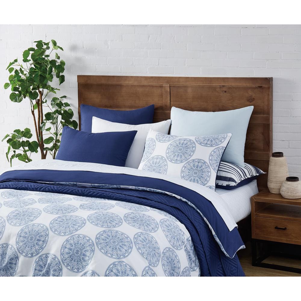 Blue and White Medallion Full/Queen Microfiber Duvet Cover Set