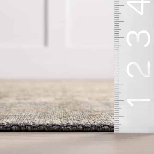 Hillstone Collection Traditional Vintage Medallion Agnetha Grey 4 ft. x 6 ft. Area Rug
