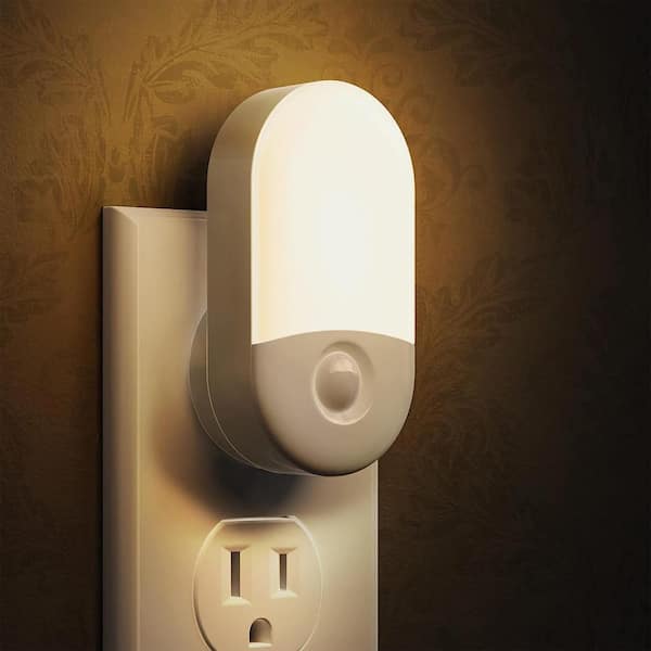 0.6-Watt Dimmable 30/60LM Dusk to Dawn Adjustable Brightness Integrated LED Night Light for Home in  3000K (4-Pack)