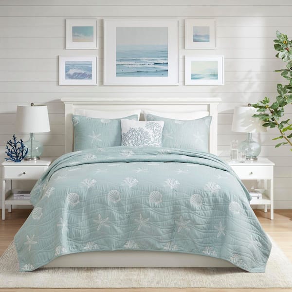 Seaside 4-Piece Aqua Cotton King/California King Reversible Embroidered Quilt Set with Throw Pillow