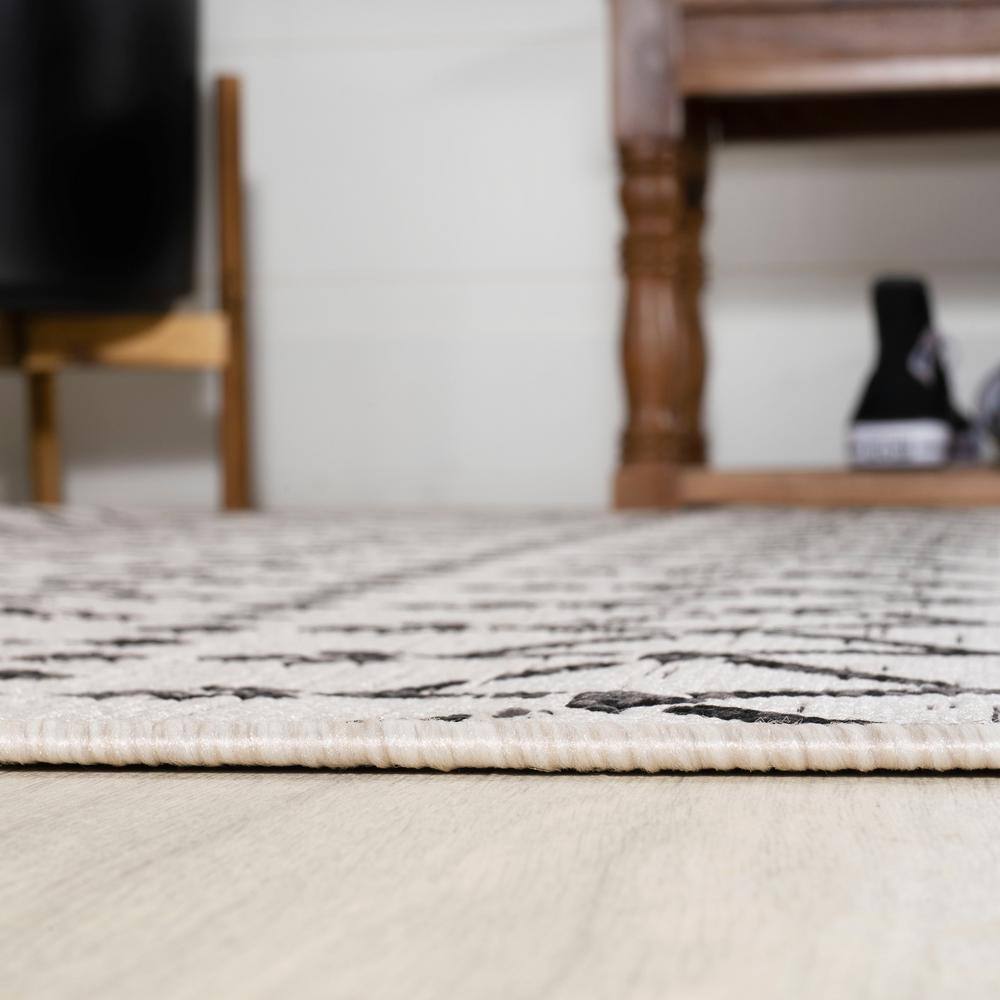 Black and White Geometric Flat Woven 5' x 7' Area Rug