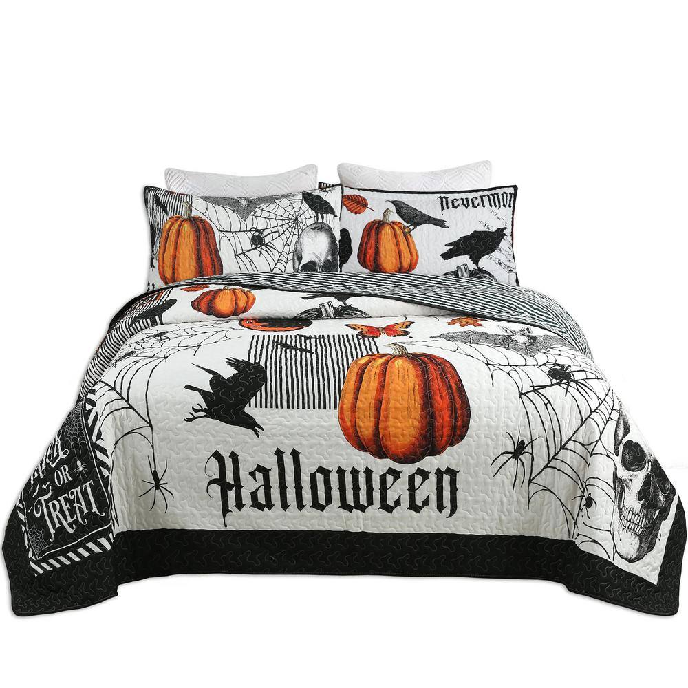 King Black and White Reversible Halloween Microfiber Bedspread Set