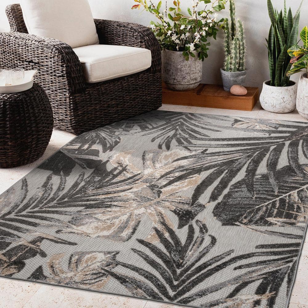 Gray Floral Synthetic 5' x 7' Reversible Area Rug