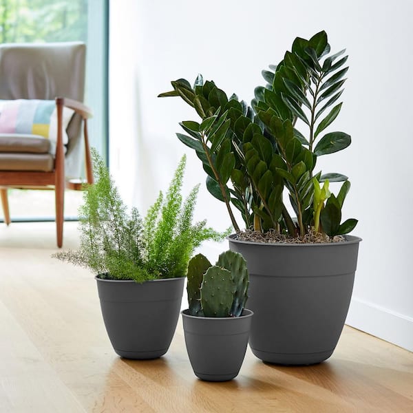Dayton 12 in. Charcoal Plastic Round Indoor/Outdoor Planter with Saucer