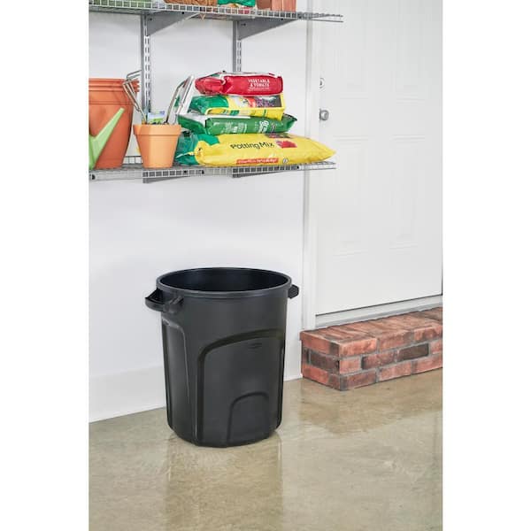 https://images.thdstatic.com/productImages/0bff64b0-b6cb-4adf-97ac-d1c67e155ed5/svn/rubbermaid-outdoor-trash-cans-2181136-31_600.jpg