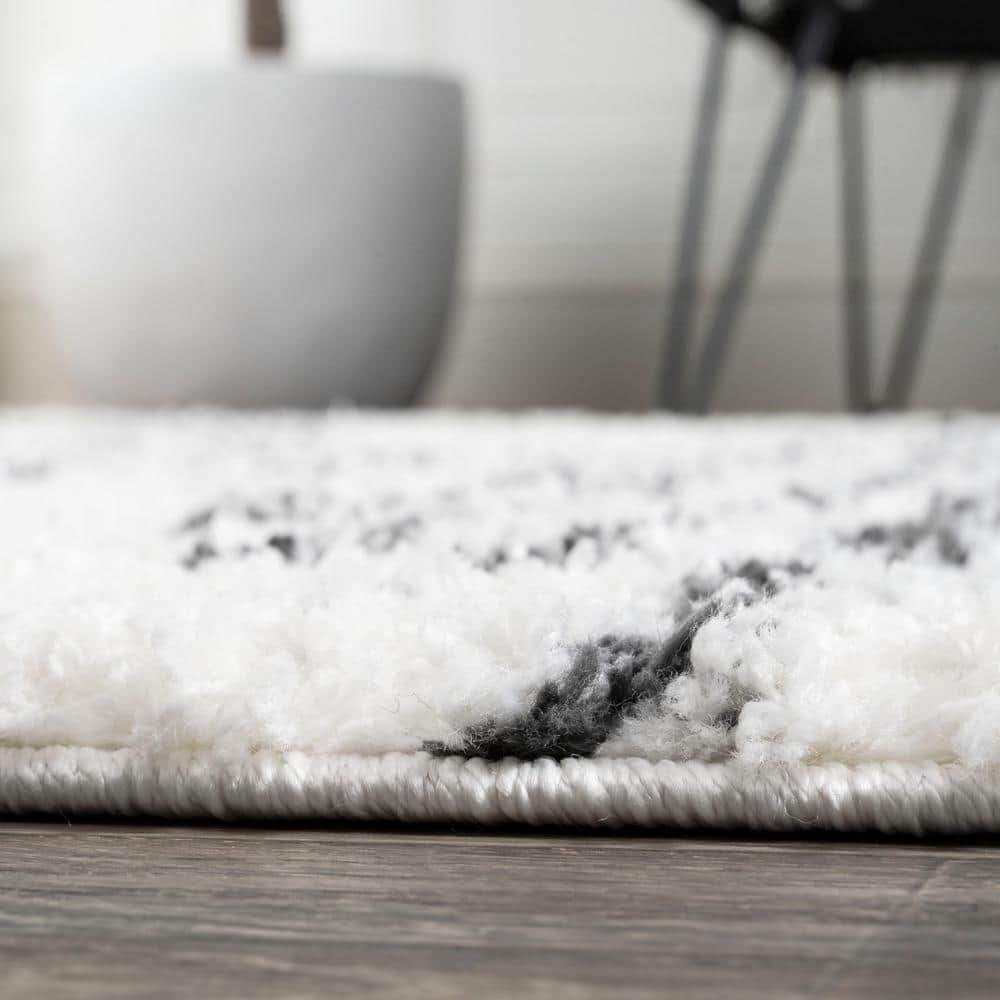 Modern Moroccan-Inspired Stripe Shag Rug 8' x 10' - Black and Ivory