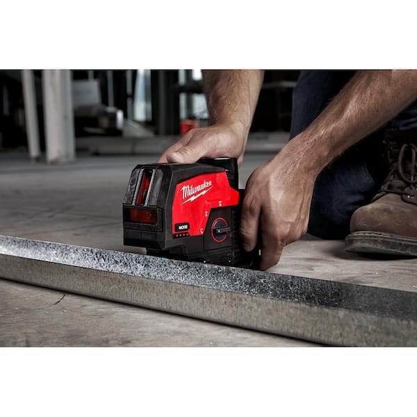 Milwaukee Tool Kit de niveau laser M12 vert de 125 pieds à 3 plans avec une  batterie, char