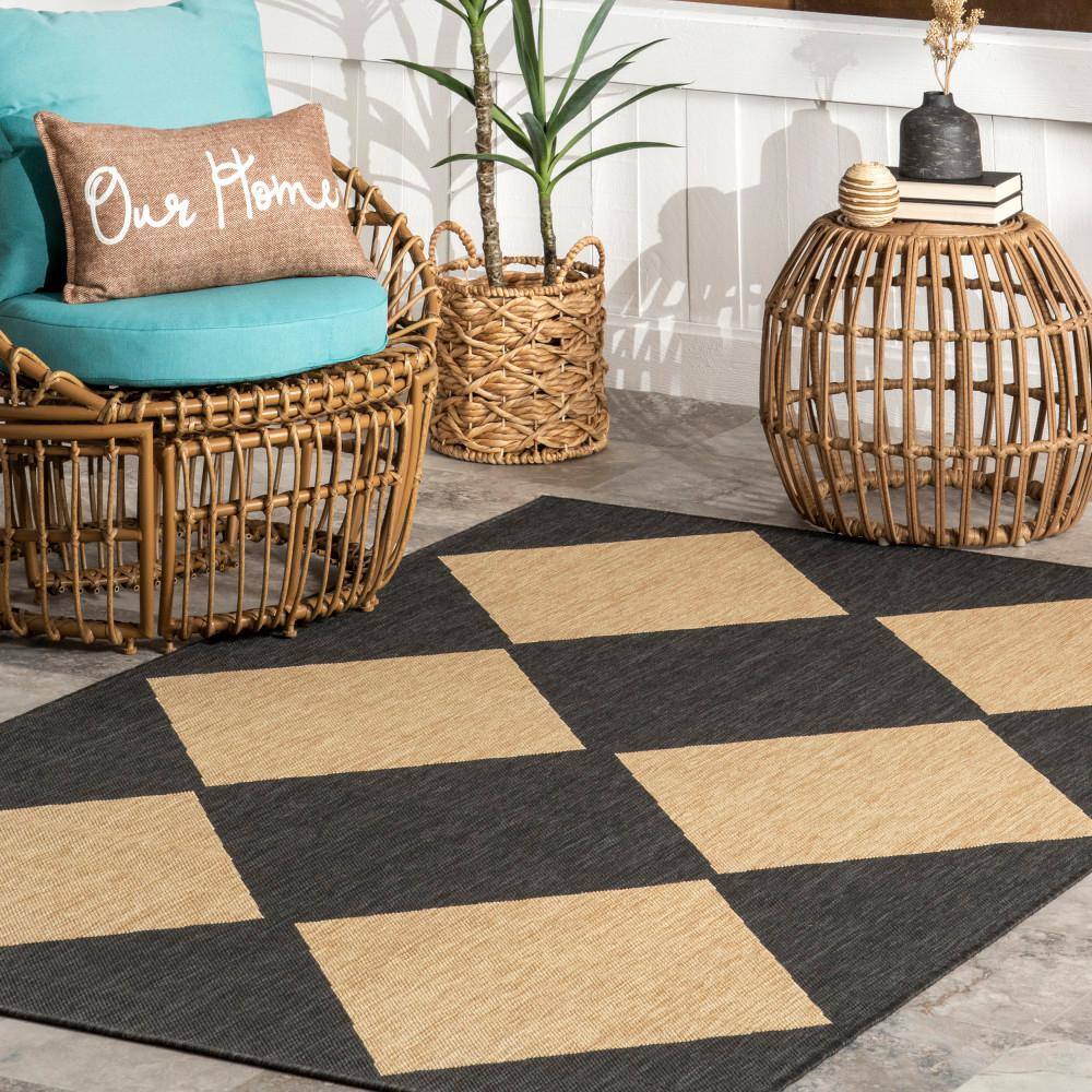 Loretta Dark Gray and Tan Synthetic 4' x 6' Area Rug