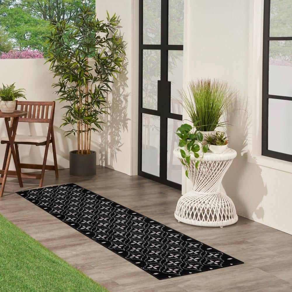 Black and Ivory Reversible Synthetic Runner Rug, 2'2" x 7'6"