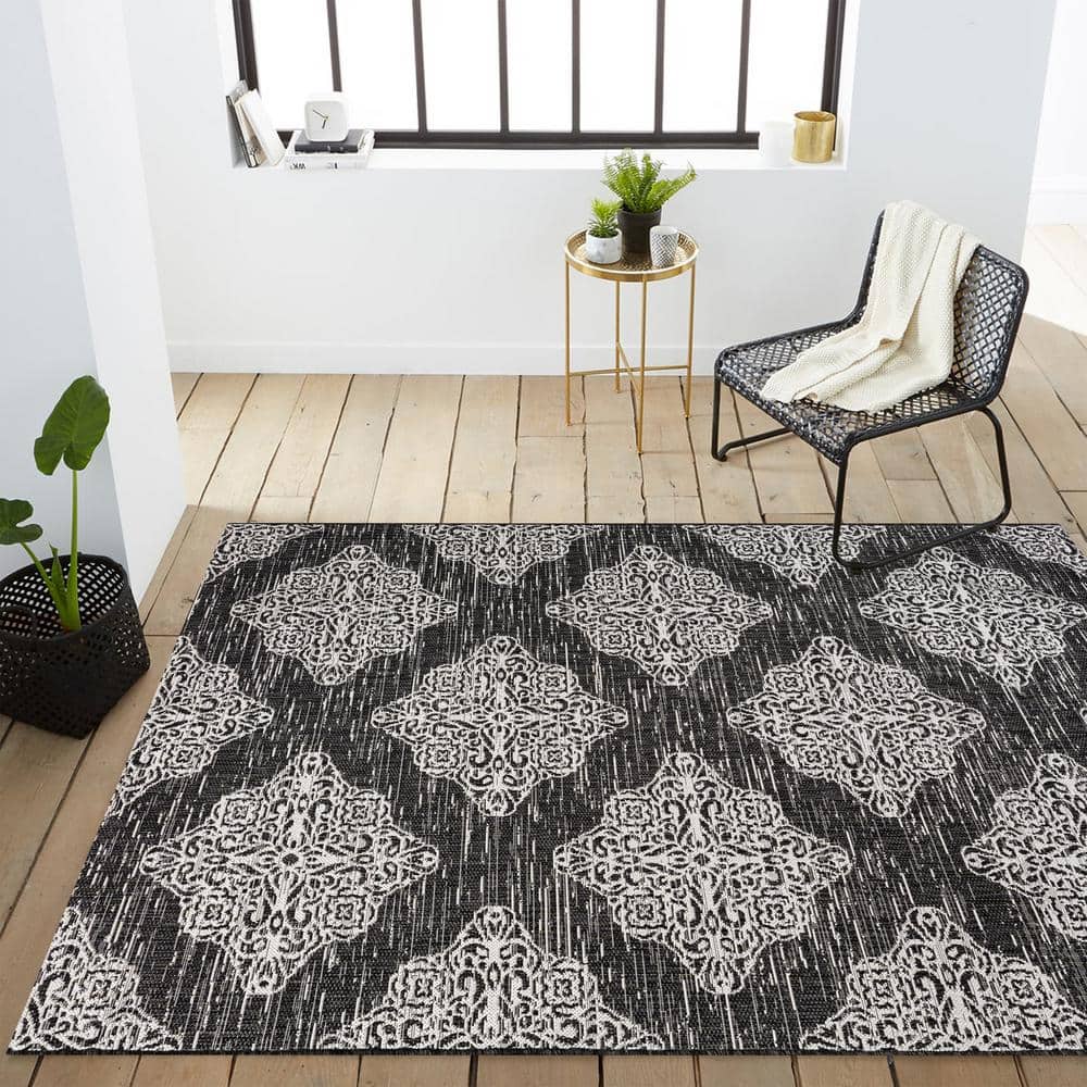 Black and Ivory Medallion Synthetic 8' x 10' Indoor/Outdoor Rug