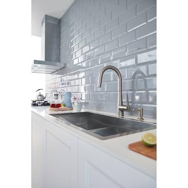 Zedra Single-Handle Pull-Out Sprayer Kitchen Faucet with Dual Spray in SuperSteel Infinity Finish