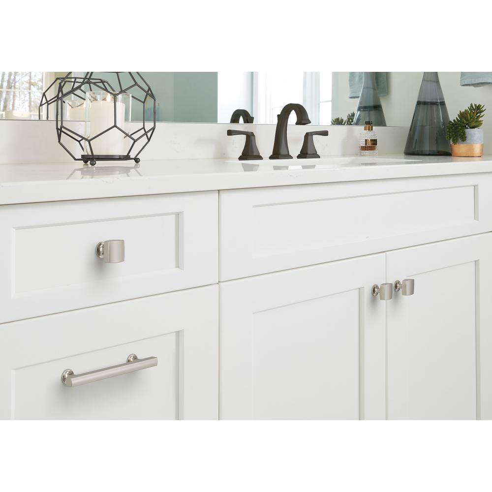 Everett 1-1/4 Inch Satin Nickel Square Cabinet Knob