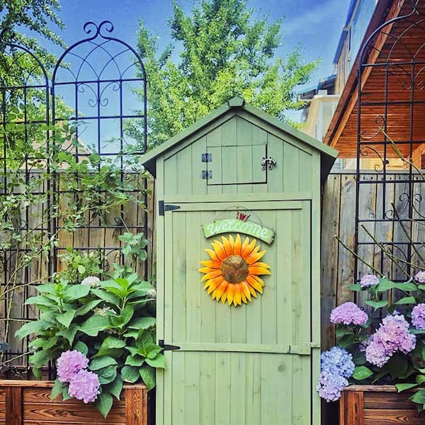 Pallet bar drink station with fairy lights, sunflowers & ivy