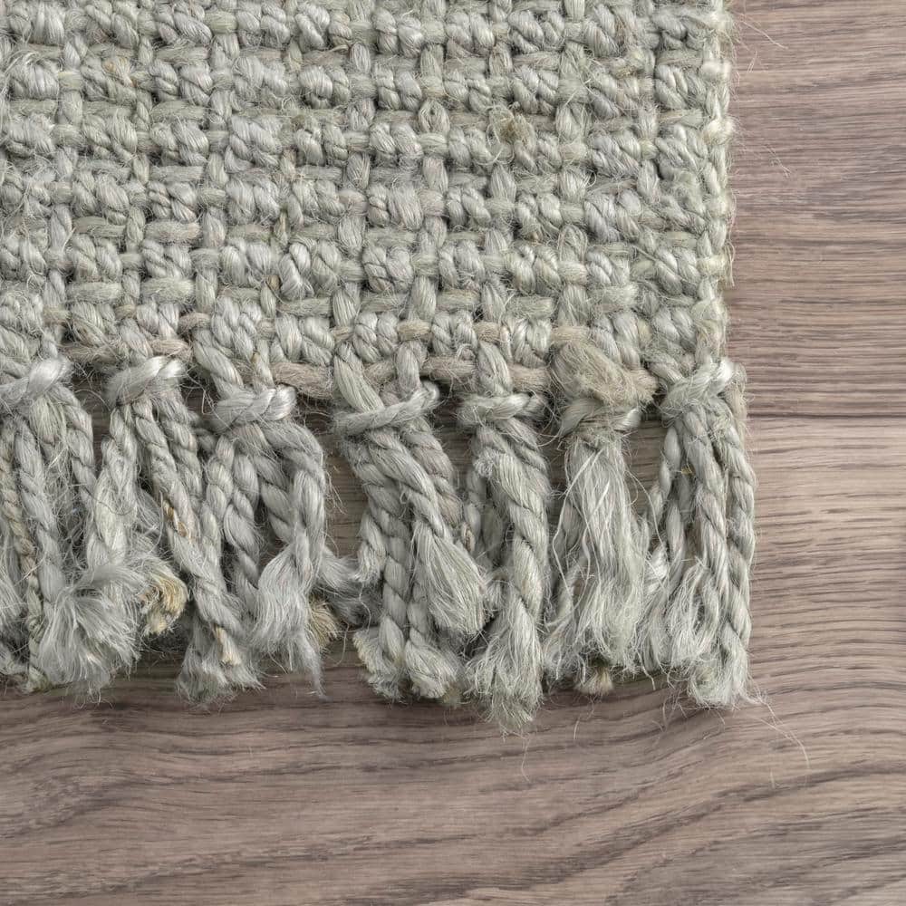 Handmade Gray Wool Braided 5' x 7' Easy Care Area Rug