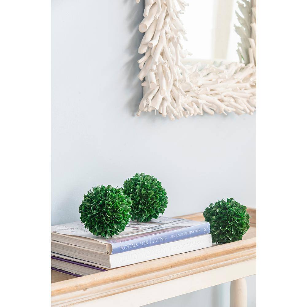 Set of 4 Green Plastic Boxwood Topiary Balls