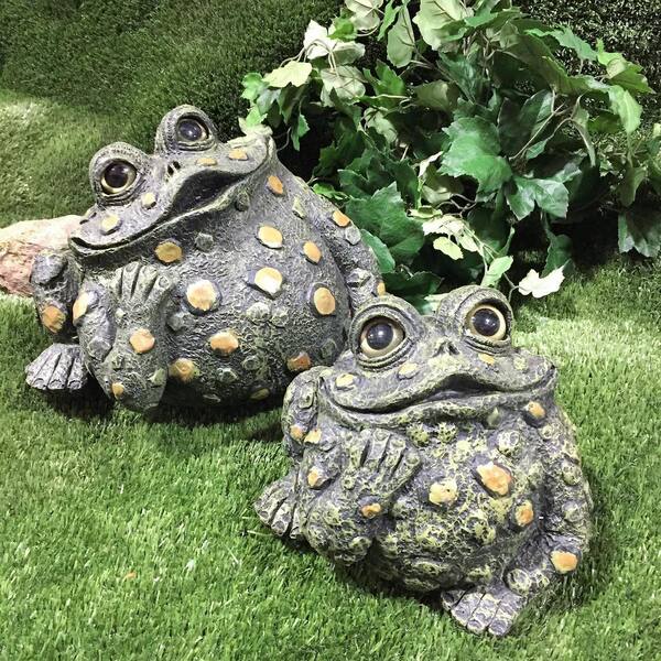 HOMESTYLES 14 in. W. Toad Hollow X-Large Toad Dreamer Whimsical