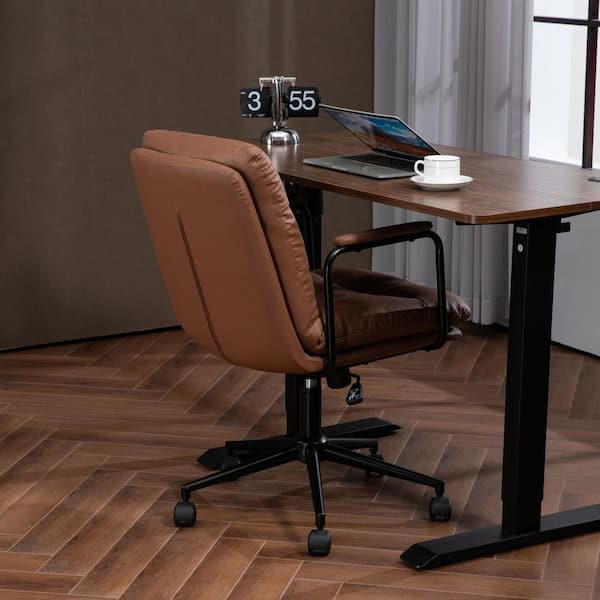 Leather Adjustable Height Swivel Office Chair in Brown, Reclining 40°, Wheels and Upholstered Arms