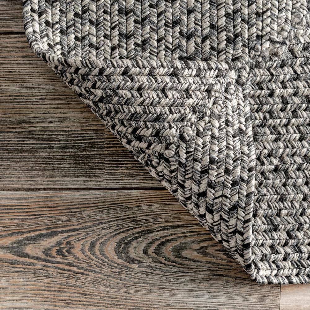 Charcoal Braided Synthetic 5x8 Indoor/Outdoor Area Rug