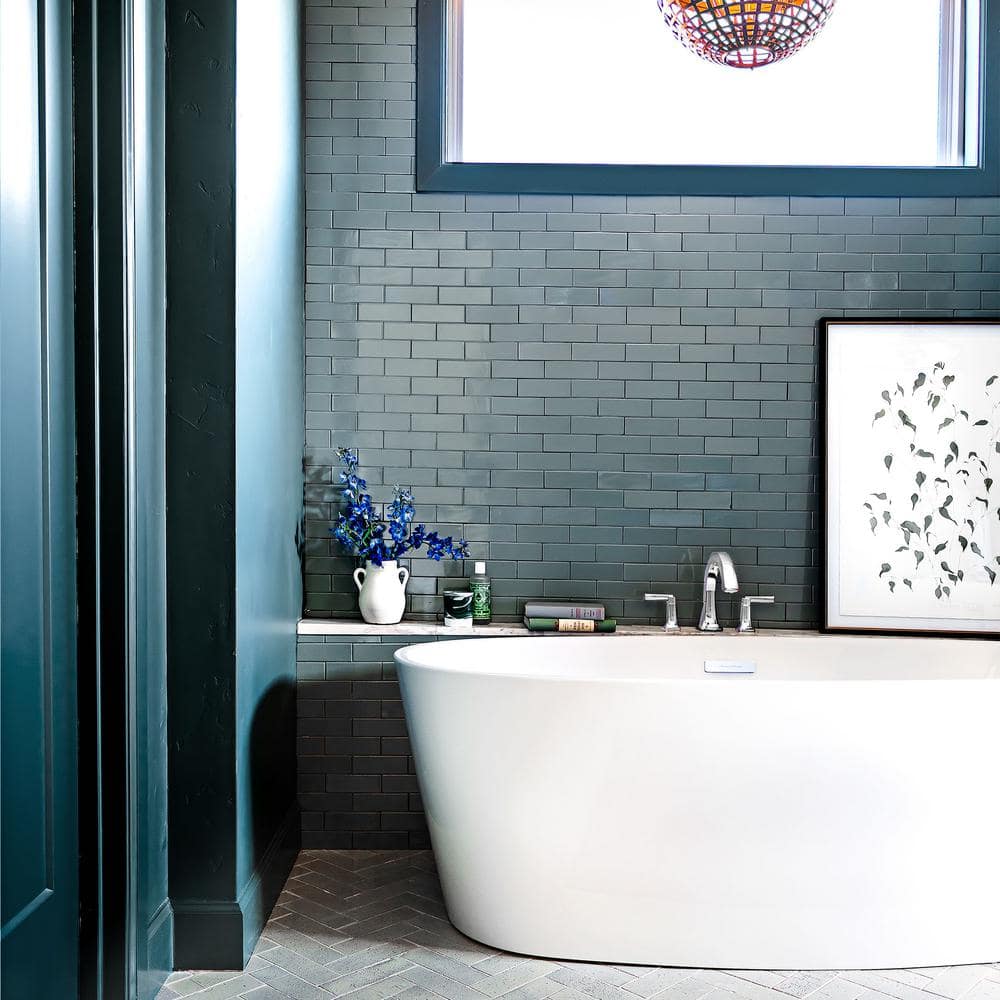 White Acrylic Freestanding Oval Bathtub with Chrome Overflow