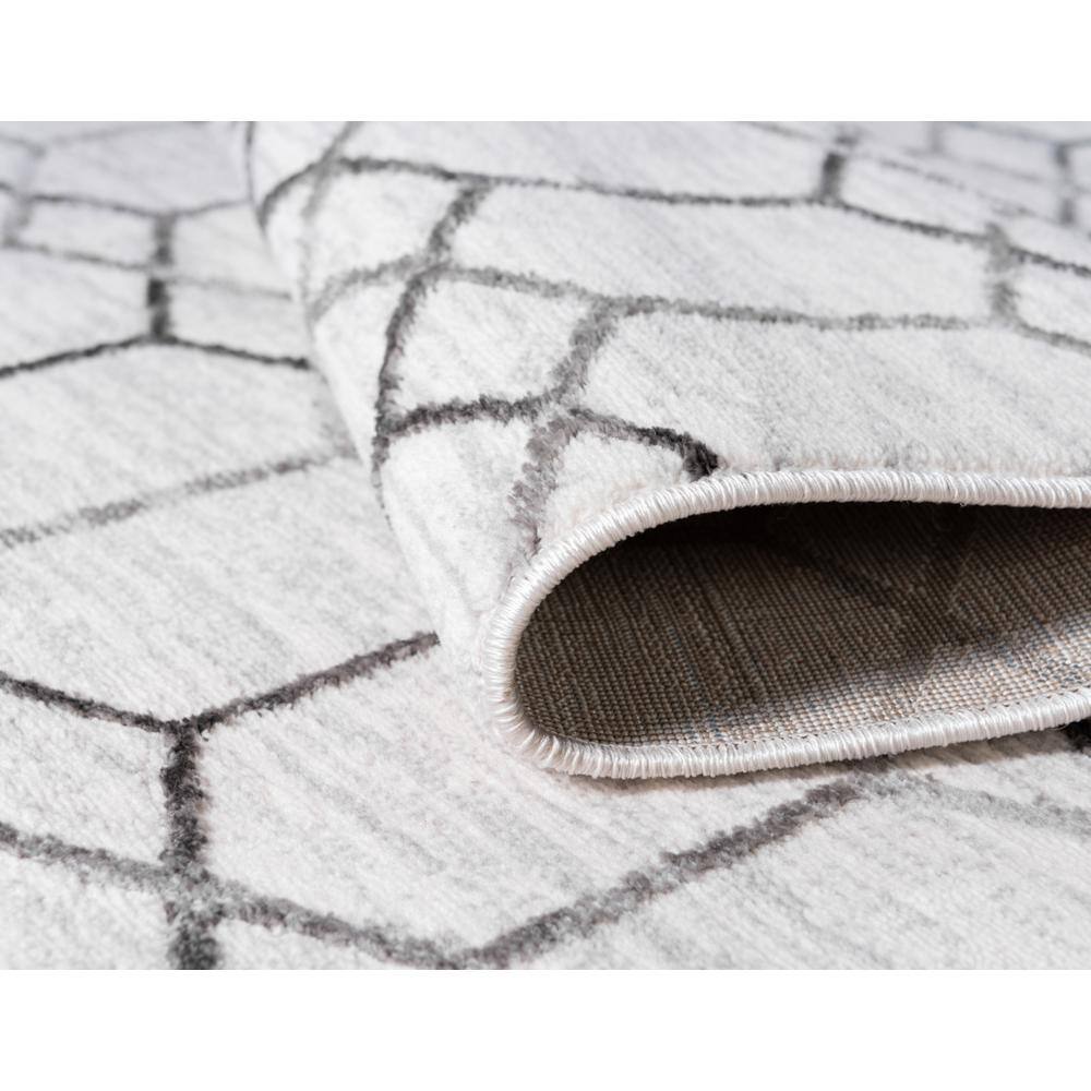 White Trellis Stain-Resistant Synthetic 7x10 Rug