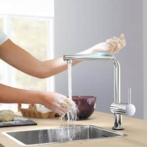 Minta Touch Single-Handle Pull-Out Sprayer Kitchen Faucet in StarLight Chrome