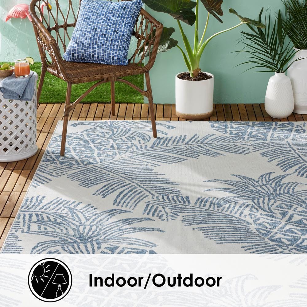 Navy and Ivory Whimsical Pineapple 8' x 10' Indoor/Outdoor Rug