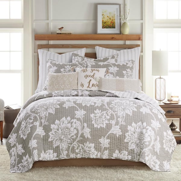 LEVTEX HOME Sanira Taupe 3-Piece Taupe, White Floral/Stripe Cotton King/Cal King Quilt Set