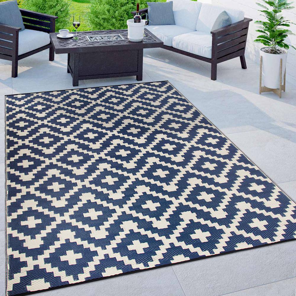 Navy and White Geometric Reversible Synthetic Rug 3' x 5'