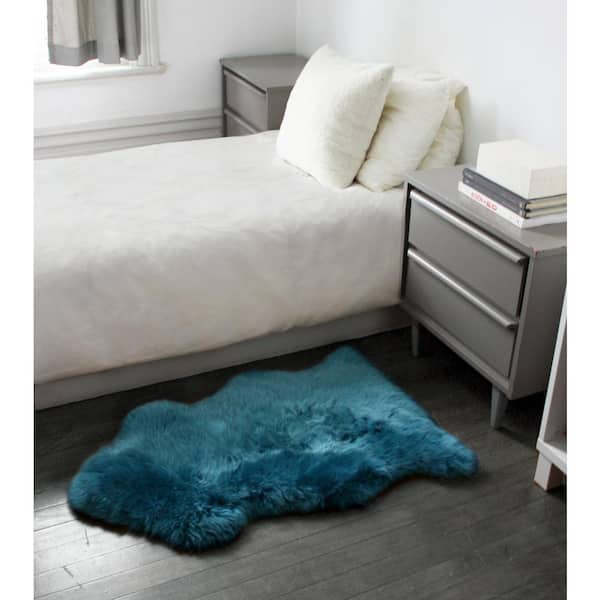 Milan Teal 2 ft. x 3 ft. Shearling Single Sheepskin Area Rug