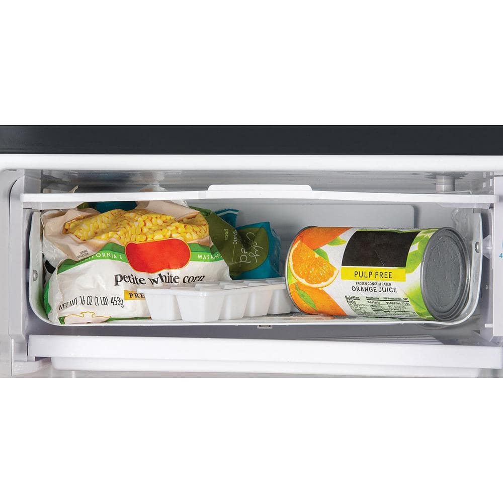 Igloo 3.2 Cu Ft Black Compact Refrigerator with Freezer