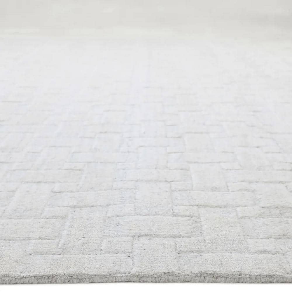Elysian Gray Wool and Viscose Hand-Knotted 8' x 10' Area Rug