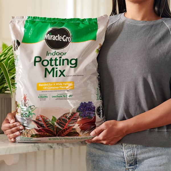 Miracle-Gro - Indoor Potting Mix 16 qt. Blended for a Wide Variety of Houseplants, Feeds up to 6 Months