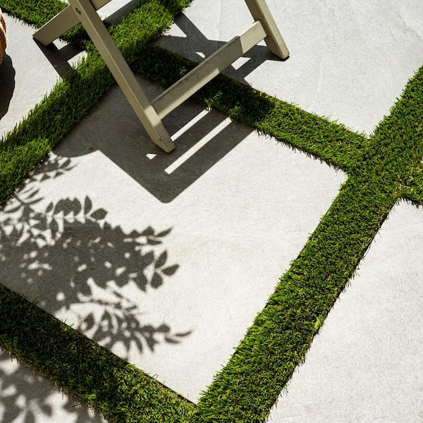 MSI Emerald Green 0.33 ft. x 25 ft. x 30 mm Cut to Artificial Turf Strips