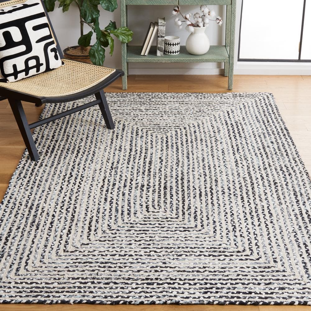 Handmade Black and Navy Cotton Braided 4' x 6' Area Rug