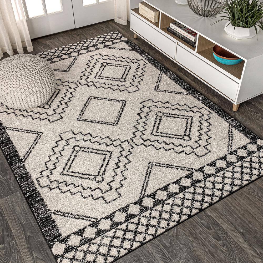 Amir Moroccan Cream and Black Geometric 4' x 6' Rug