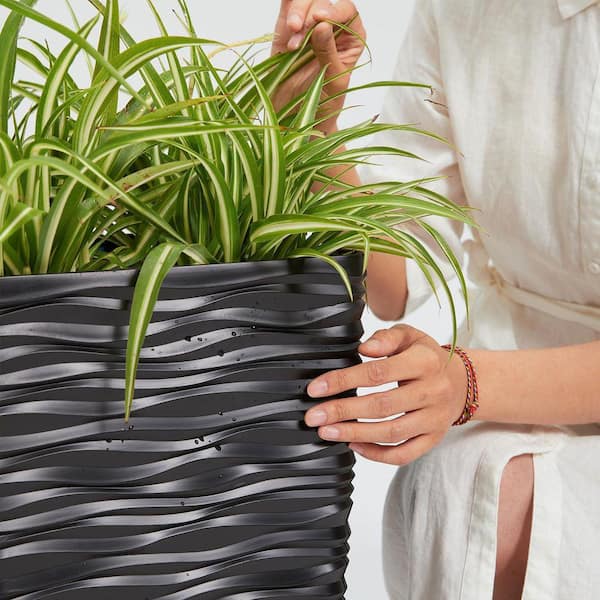 Primehome Garden 2-Pack 22 in Black Square Planters, Tapered