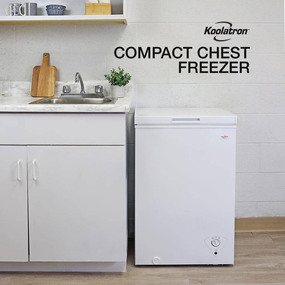 Compact White Energy Star Chest Freezer with Manual Defrost
