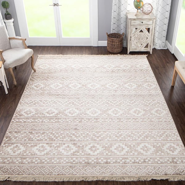 Genaine Amber 8 ft. x 10 ft. Contemporary Geometric Polypropylene Area Rug