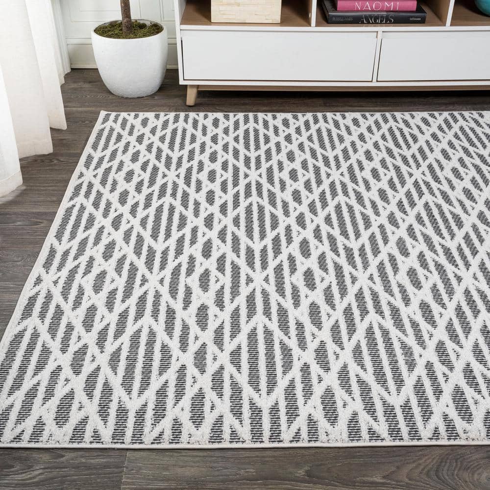 Ivory Diamond Easy-Care Synthetic 8' x 10' Indoor/Outdoor Rug