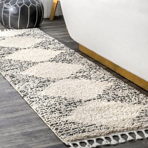 Bria Moroccan Diamond Shag Off-White 3 ft. x 6 ft. Runner Rug